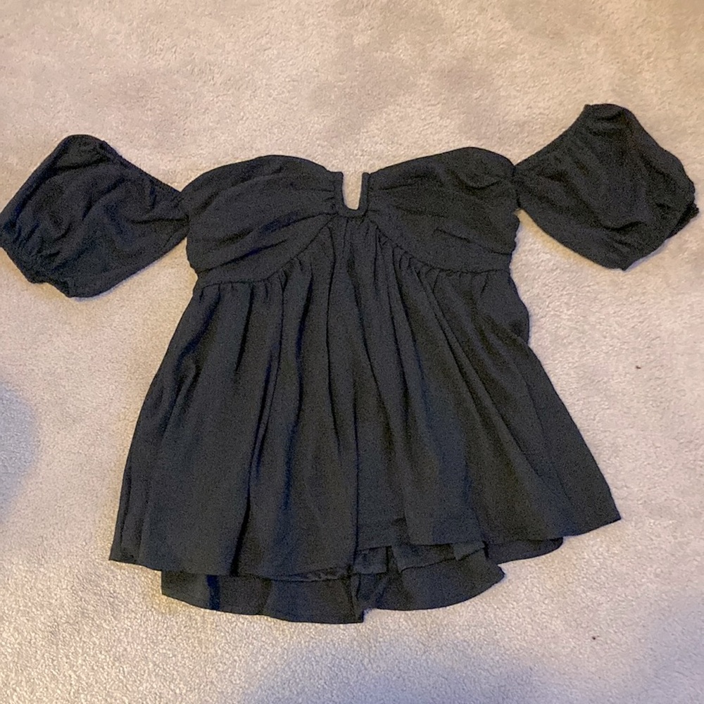 Babydoll off the shoulder sleeve top